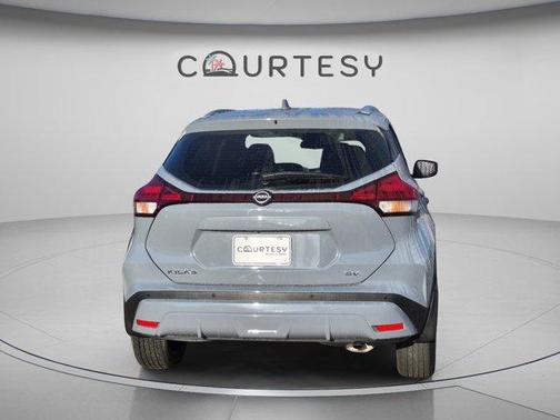 Boulder Gray Pearl 2022 Nissan Kicks SV