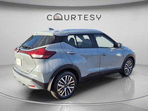 Boulder Gray Pearl 2022 Nissan Kicks SV