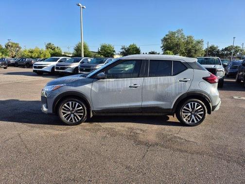Boulder Gray Pearl 2022 Nissan Kicks SV