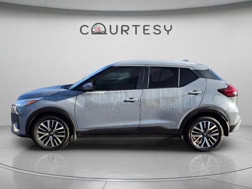 Boulder Gray Pearl 2022 Nissan Kicks SV