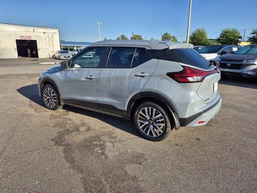 Boulder Gray Pearl 2022 Nissan Kicks SV