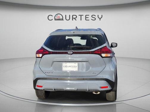 Boulder Gray Pearl 2022 Nissan Kicks SV
