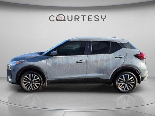 Boulder Gray Pearl 2022 Nissan Kicks SV