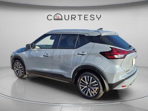 Boulder Gray Pearl 2022 Nissan Kicks SV