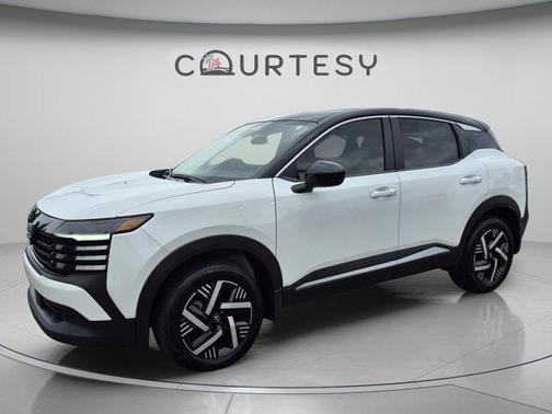 2t Wht Blk Roof 2025 Nissan Kicks SV