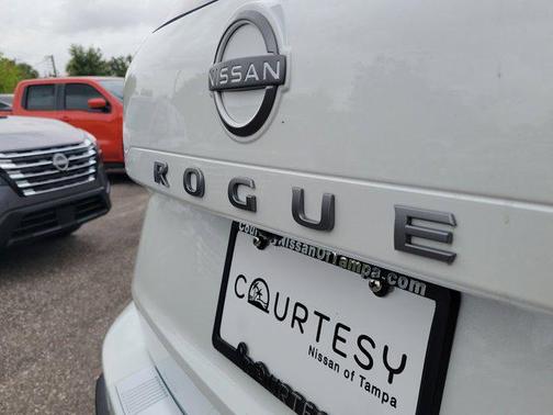 2025 Nissan Rogue SV
