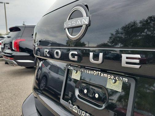 2025 Nissan Rogue SL
