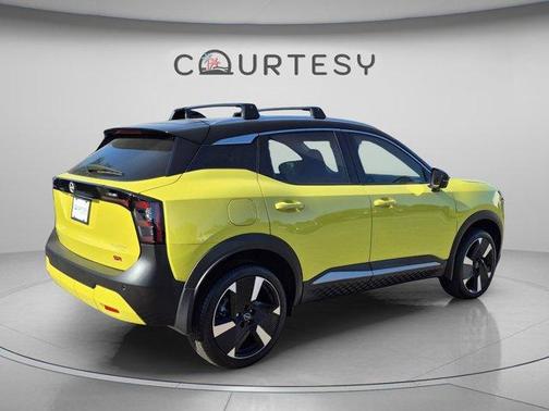 2t Ylw Blk Roof 2025 Nissan Kicks SR