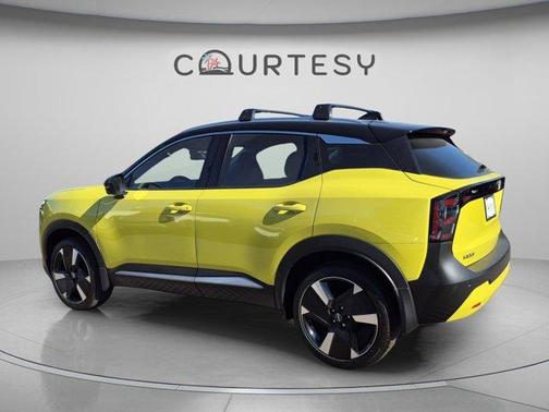 2t Ylw Blk Roof 2025 Nissan Kicks SR