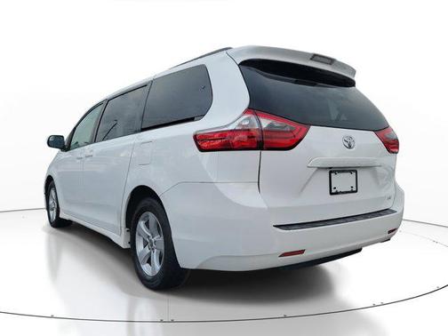 2020 Toyota Sienna LE