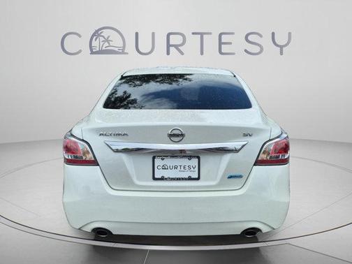 Pearl White 2014 Nissan Altima 2.5 SV