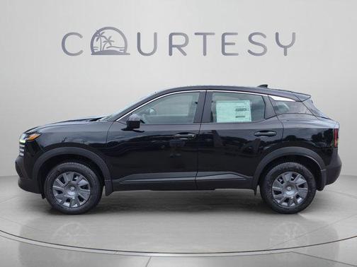Super Black 2027 Nissan Kicks S