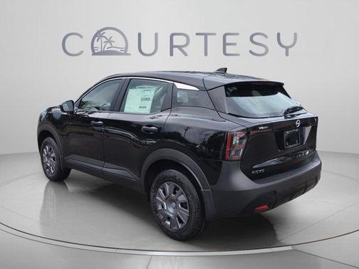 Super Black 2027 Nissan Kicks S