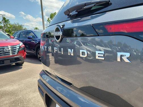 2025 Nissan Pathfinder SV FWD