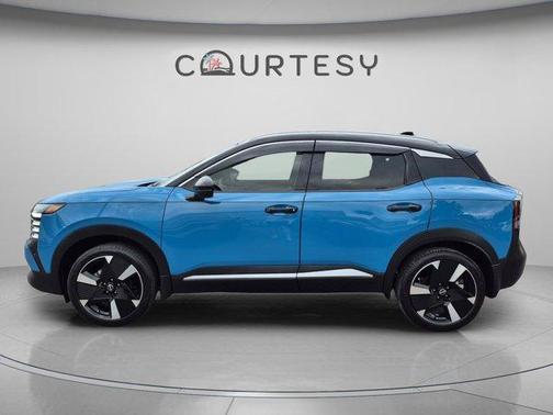 2t Ice Blk Roof 2025 Nissan Kicks SR