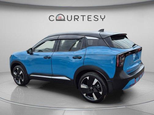 2t Ice Blk Roof 2025 Nissan Kicks SR