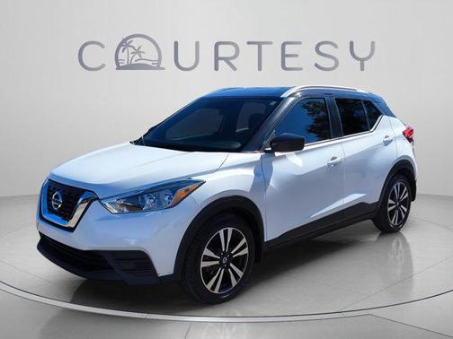 Aspen White / Super Black 2019 Nissan Kicks SV