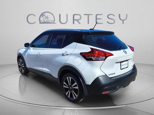 Aspen White / Super Black 2019 Nissan Kicks SV