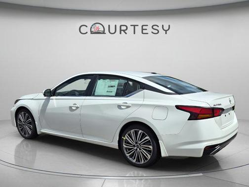 Pearl White Tri-Coat 2026 Nissan Altima SV