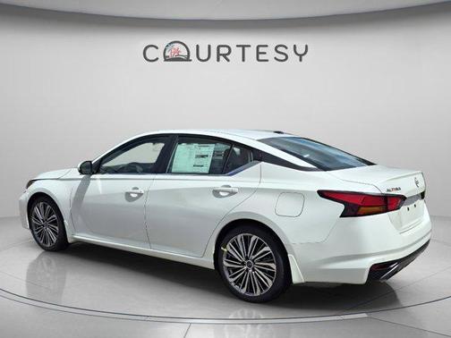 Pearl White Tri-Coat 2026 Nissan Altima SV