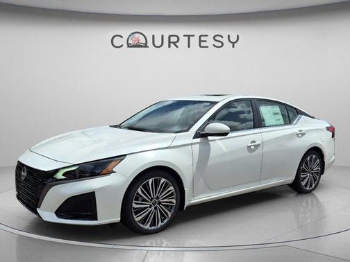 Pearl White Tri-Coat 2026 Nissan Altima SV