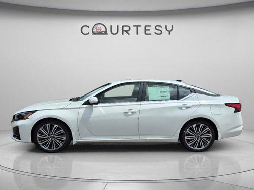 Pearl White Tri-Coat 2026 Nissan Altima SV