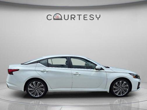 Pearl White Tri-Coat 2026 Nissan Altima SV
