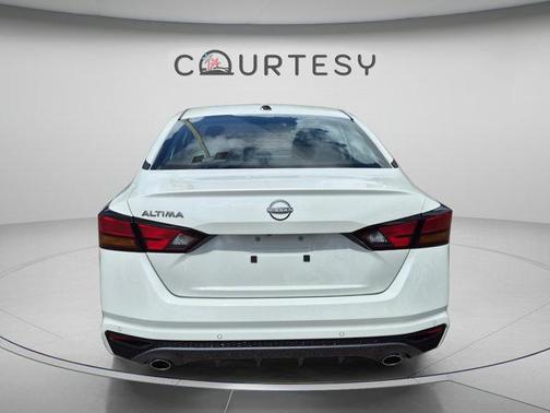 Pearl White Tri-Coat 2026 Nissan Altima SV