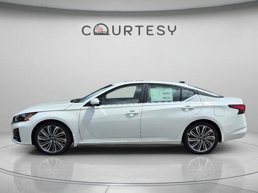 Pearl White Tri-Coat 2026 Nissan Altima SV