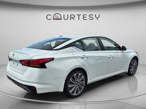 Pearl White Tri-Coat 2026 Nissan Altima SV