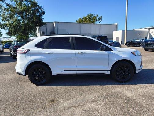 Oxford White 2024 Ford Edge SE