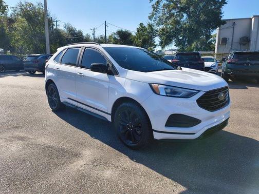Oxford White 2024 Ford Edge SE