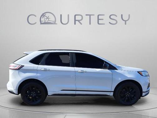 Oxford White 2024 Ford Edge SE