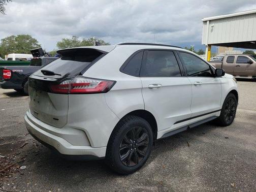 Oxford White 2024 Ford Edge SE
