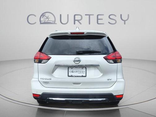 White 2019 Nissan Rogue SV