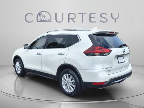White 2019 Nissan Rogue SV