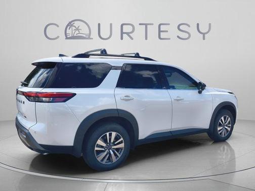 Everest White P 2026 Nissan Pathfinder SL
