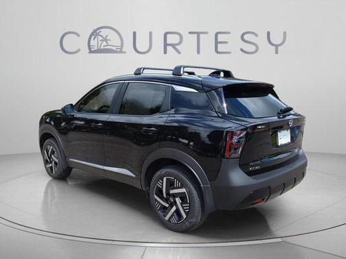 Super Black 2027 Nissan Kicks SV