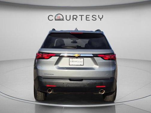 Sterling Gray Metallic 2023 Chevrolet Traverse LT Cloth
