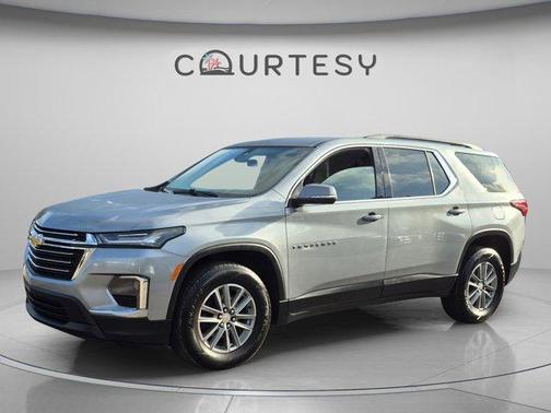 Sterling Gray Metallic 2023 Chevrolet Traverse LT Cloth