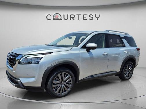 Brilliant Silver Metallic 2024 Nissan Pathfinder SL