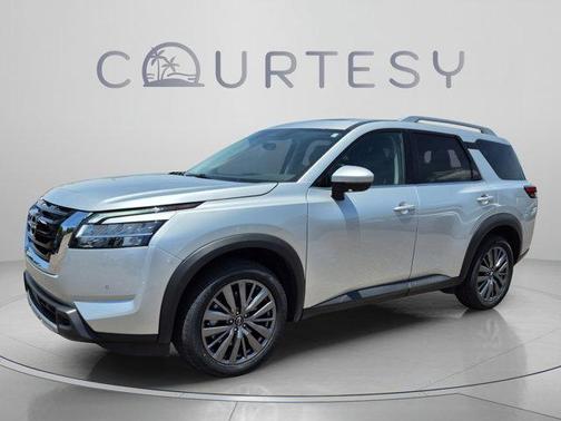 Brilliant Silver Metallic 2024 Nissan Pathfinder SL
