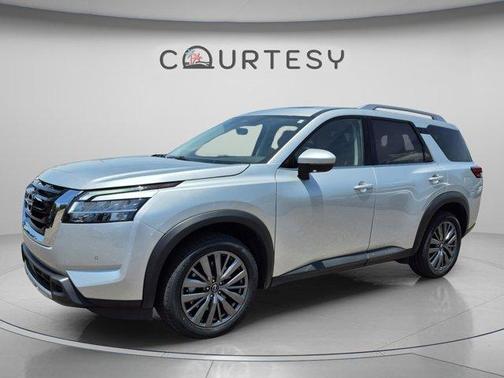 Brilliant Silver Metallic 2024 Nissan Pathfinder SL