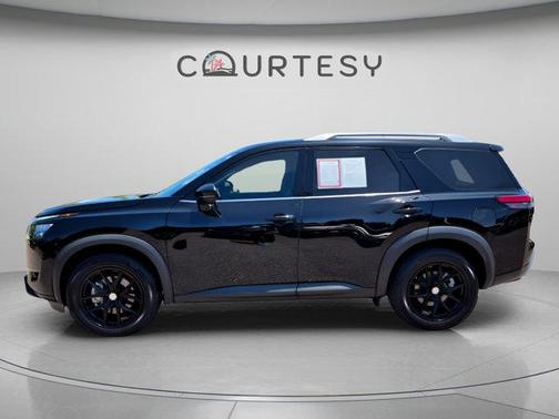 Black 2025 Nissan Pathfinder SL