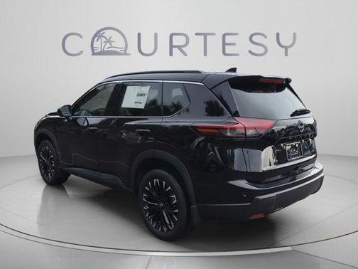 Super Black 2027 Nissan Rogue