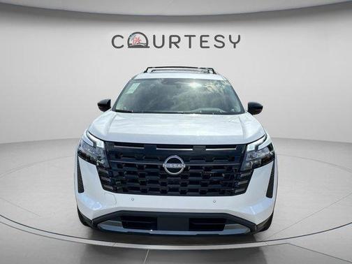 Everest White P 2026 Nissan Pathfinder Platinum