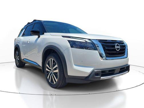 2025 Nissan Pathfinder Platinum FWD