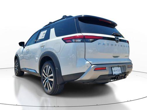 2025 Nissan Pathfinder Platinum FWD