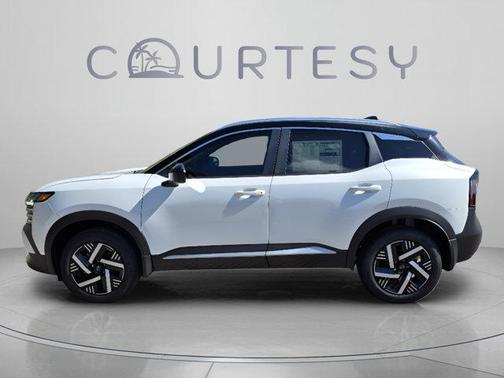 2t Wht Blk Roof 2026 Nissan Kicks SV