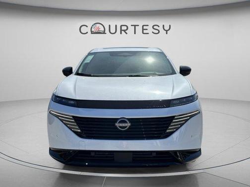 Everest White P 2026 Nissan Murano Platinum